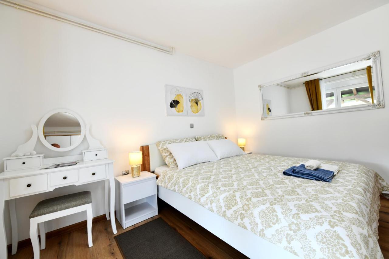 Apartmani Brium Rakovica Exterior photo